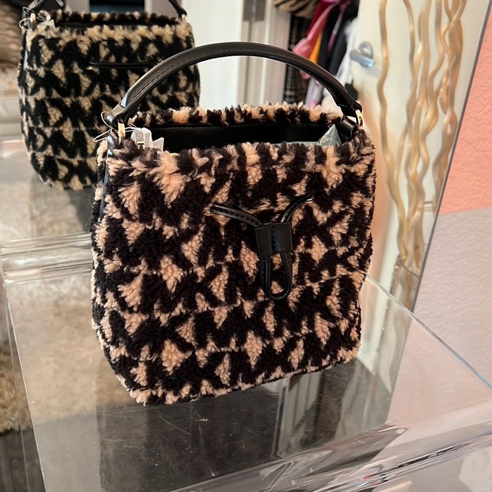 Michael Kors camel multi bucket am mini purse! 🤎🖤